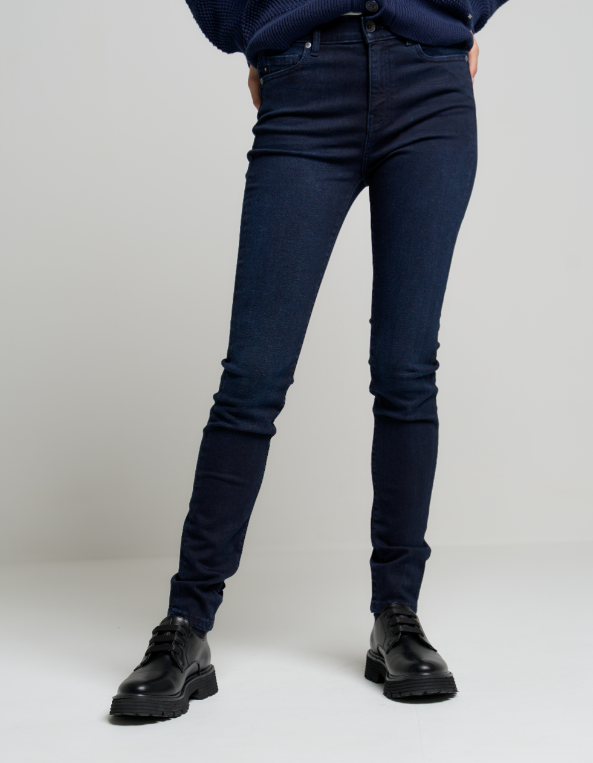 Modré úzke džíny - žena